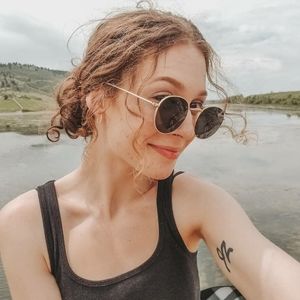 Meet your Posher, Averi